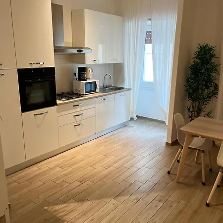 Loverhome Apartment 10-2