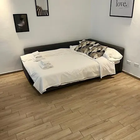 Loverhome Apartment 10-2